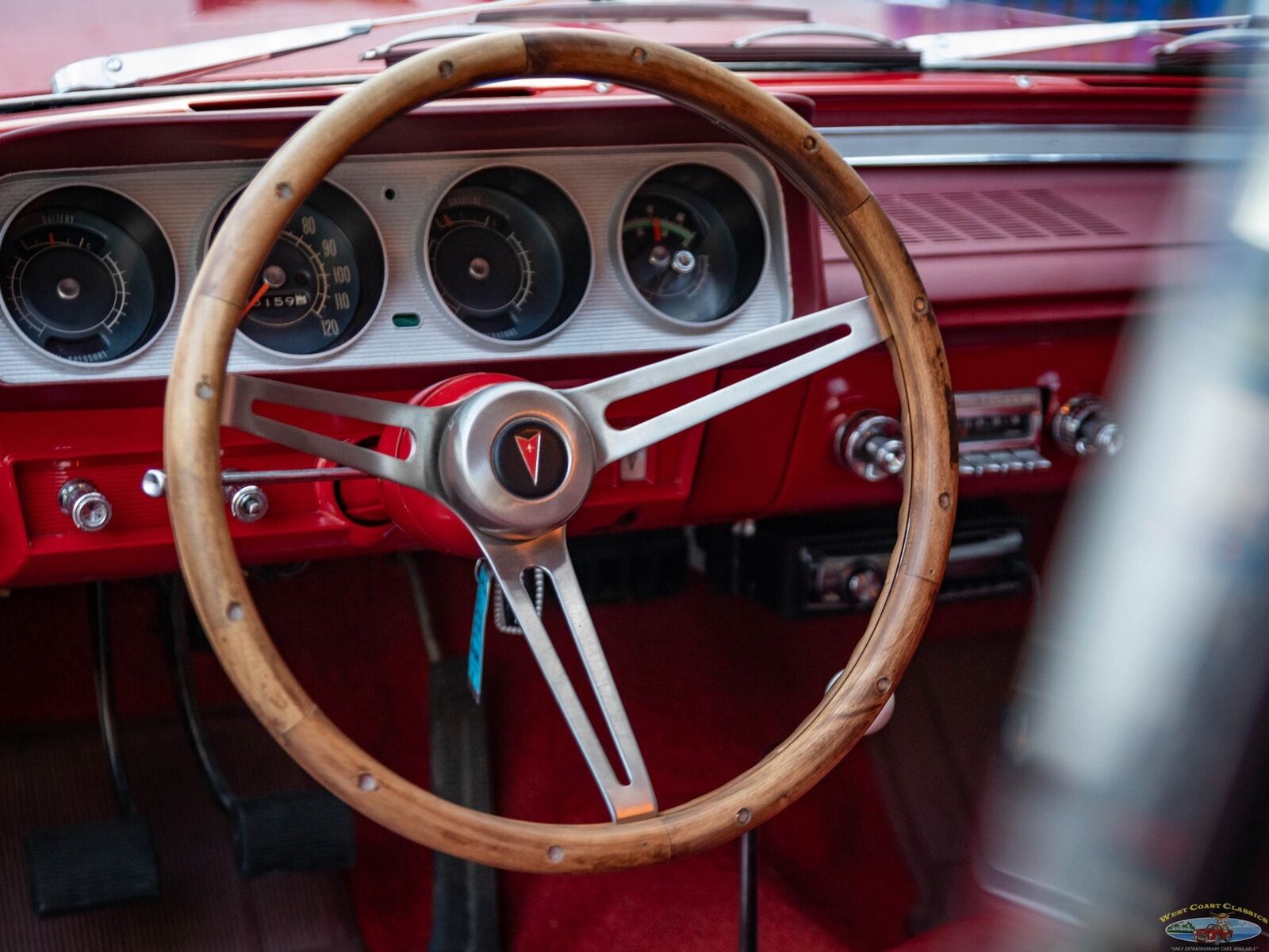 Pontiac-Tempest-Le-Mans-Sport-Coupe-1963-2-Door-Coupe-19