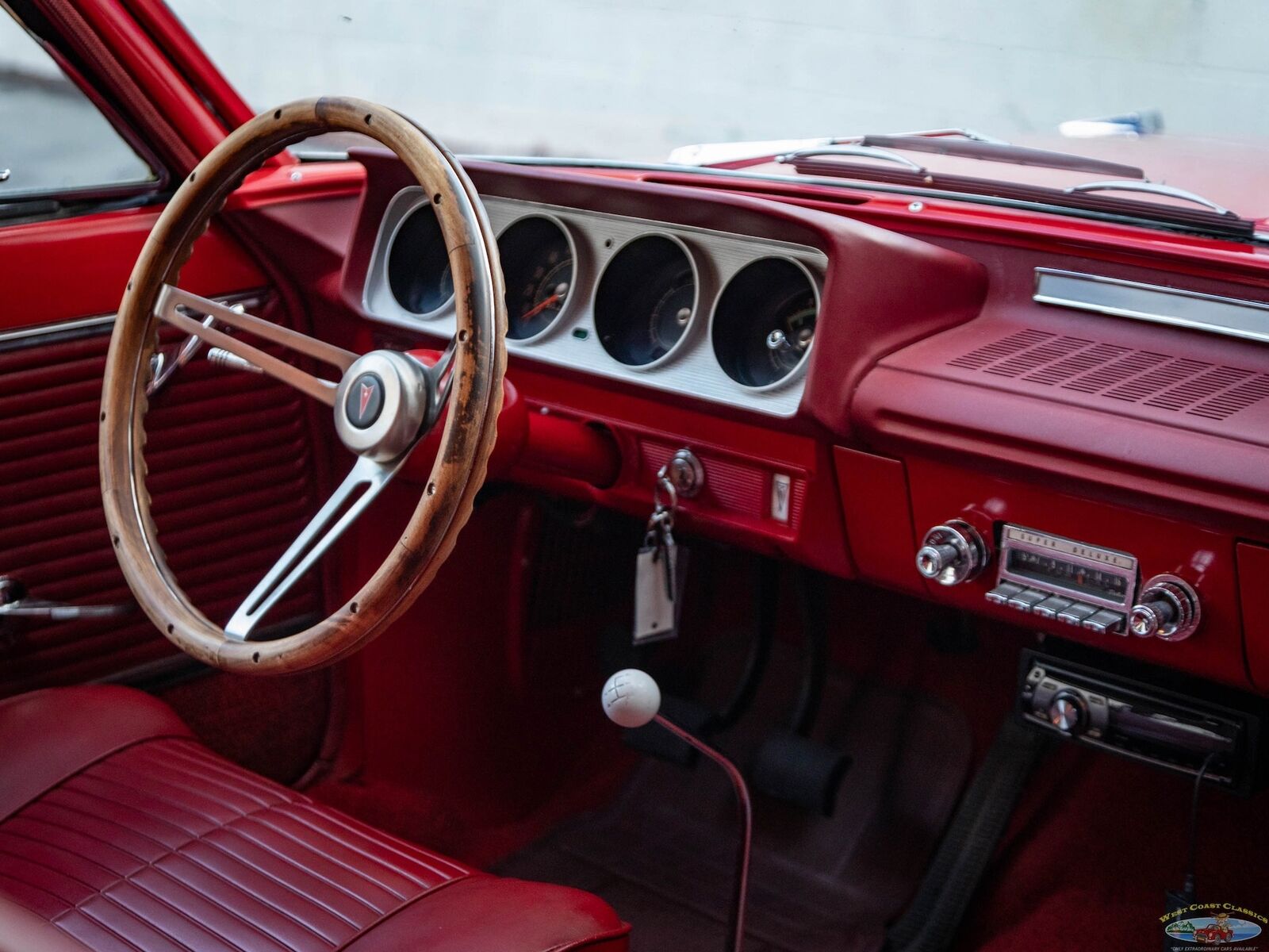 Pontiac-Tempest-Le-Mans-Sport-Coupe-1963-2-Door-Coupe-26