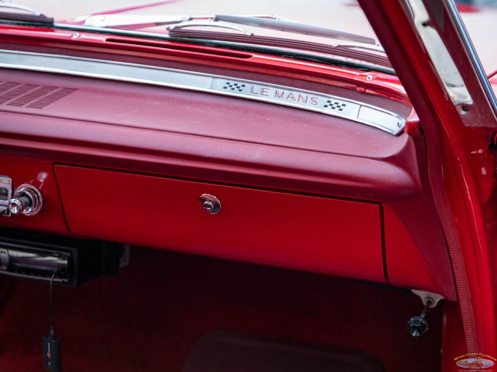 Pontiac-Tempest-Le-Mans-Sport-Coupe-1963-2-Door-Coupe-28
