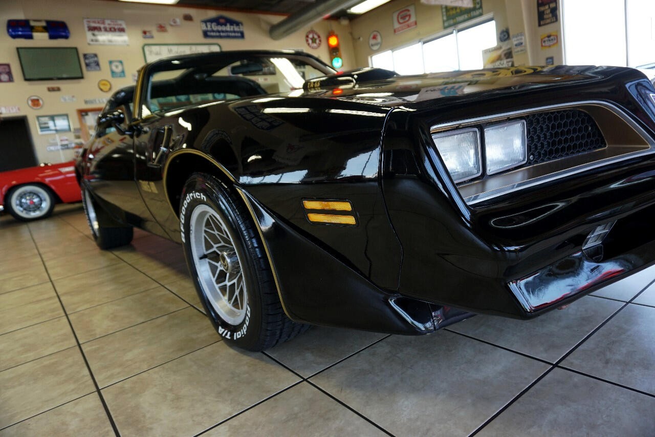 Pontiac-Trans-Am-1977-Classic-Car-11