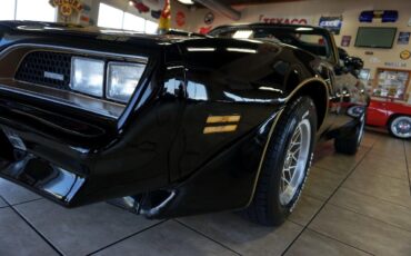 Pontiac-Trans-Am-1977-Classic-Car-12