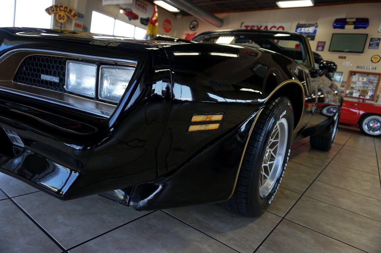 Pontiac-Trans-Am-1977-Classic-Car-12