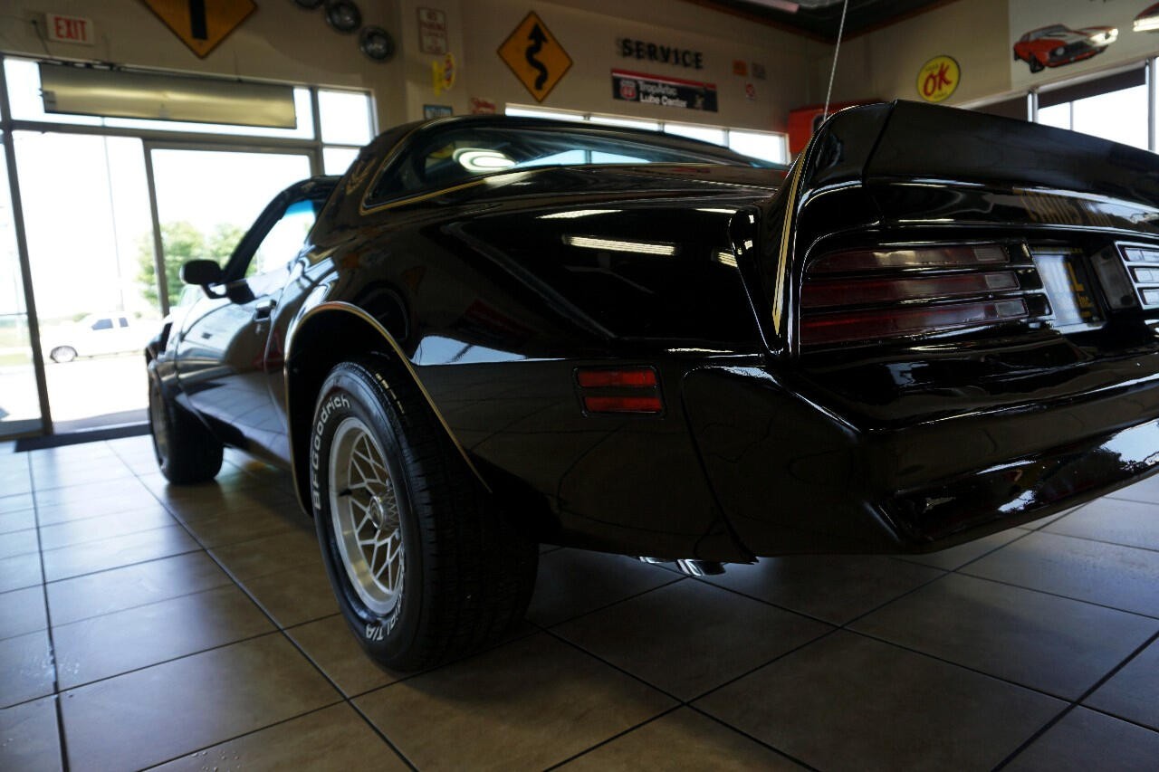 Pontiac-Trans-Am-1977-Classic-Car-14
