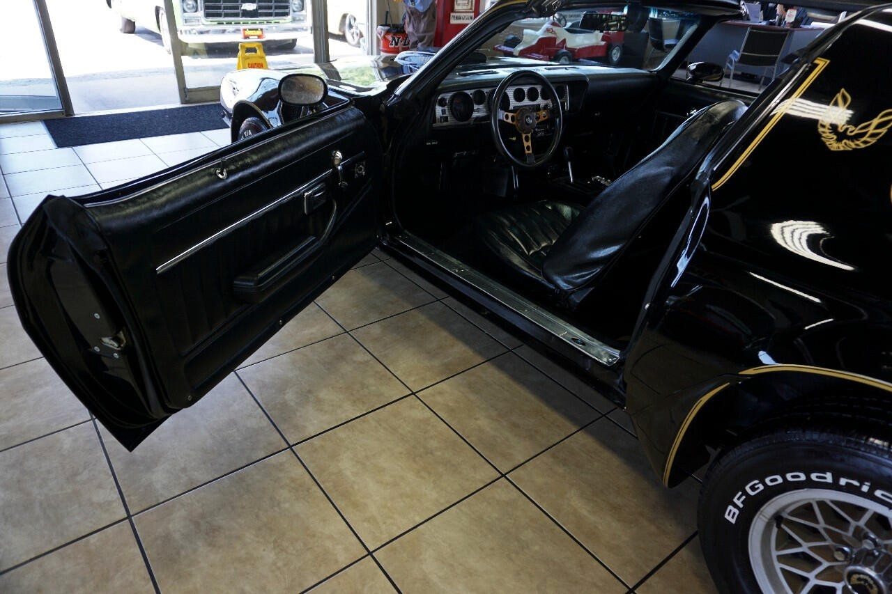 Pontiac-Trans-Am-1977-Classic-Car-19