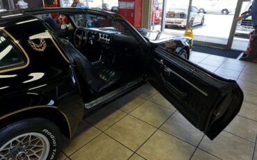 Pontiac-Trans-Am-1977-Classic-Car-22