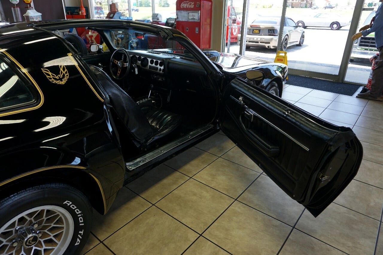 Pontiac-Trans-Am-1977-Classic-Car-22