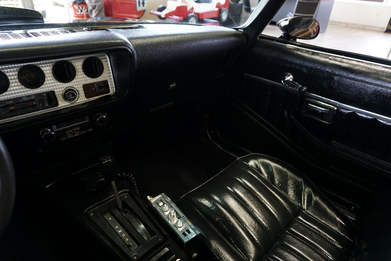 Pontiac-Trans-Am-1977-Classic-Car-26