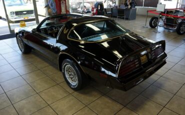 Pontiac-Trans-Am-1977-Classic-Car-3
