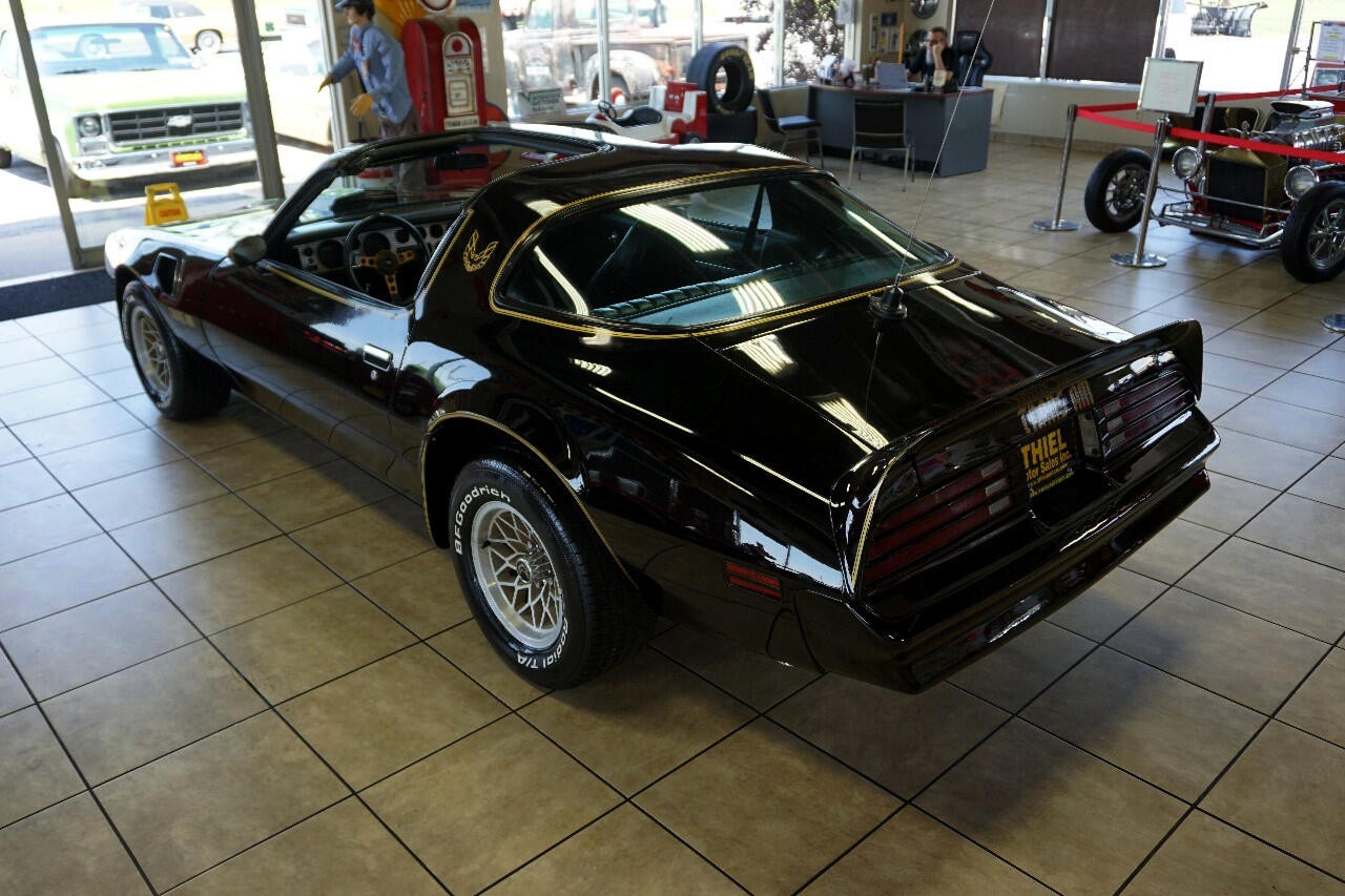 Pontiac-Trans-Am-1977-Classic-Car-3