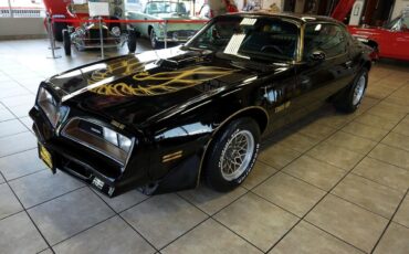 Pontiac-Trans-Am-1977-Classic-Car-32