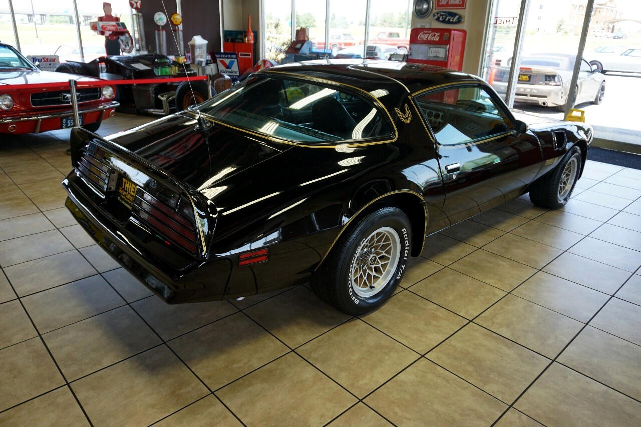 Pontiac-Trans-Am-1977-Classic-Car-33