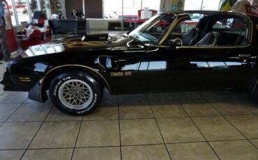 Pontiac-Trans-Am-1977-Classic-Car-35