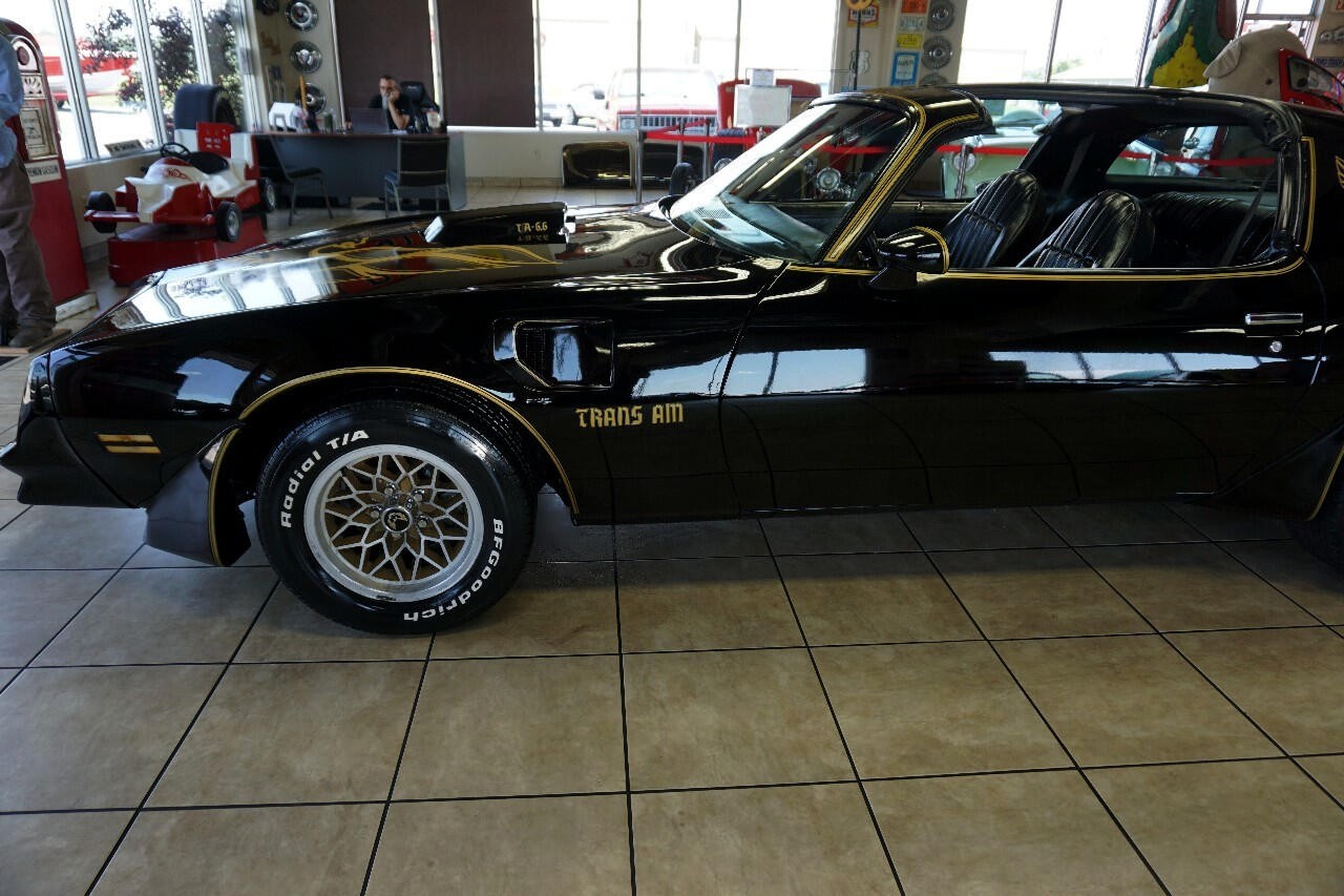 Pontiac-Trans-Am-1977-Classic-Car-35
