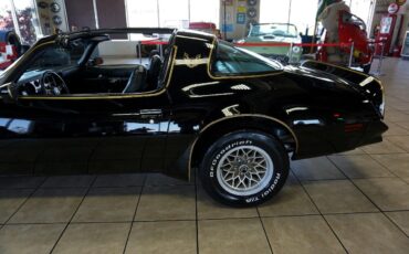 Pontiac-Trans-Am-1977-Classic-Car-36