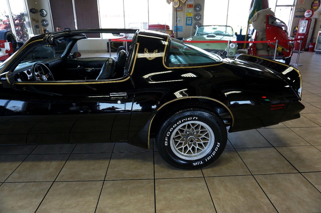 Pontiac-Trans-Am-1977-Classic-Car-36