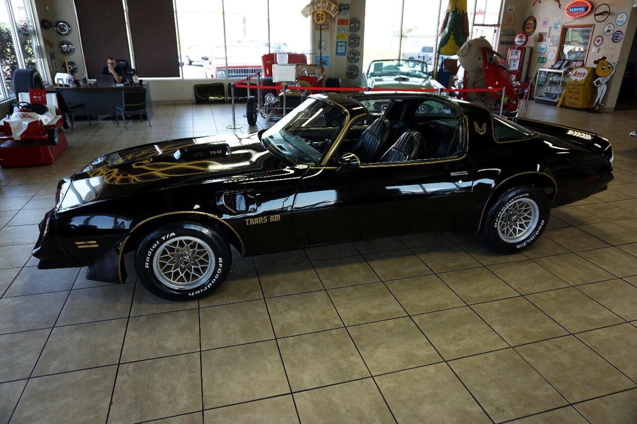 Pontiac-Trans-Am-1977-Classic-Car-37
