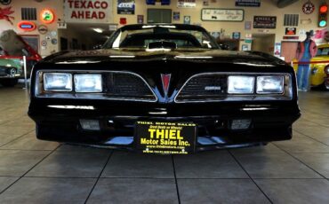 Pontiac-Trans-Am-1977-Classic-Car-9