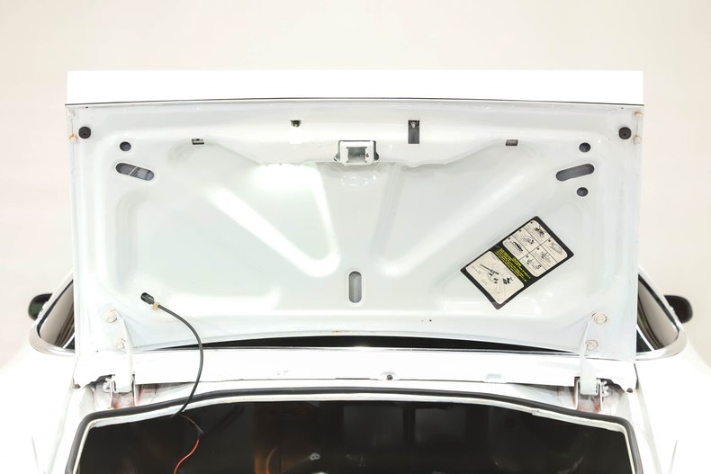 Pontiac-Trans-am-1976-Cameo-White-Red-47