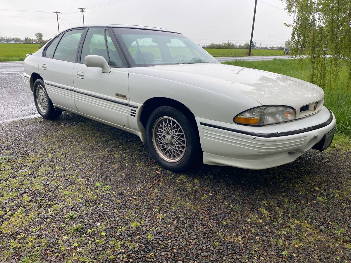 Pontiac-bonneville-1993-white-1