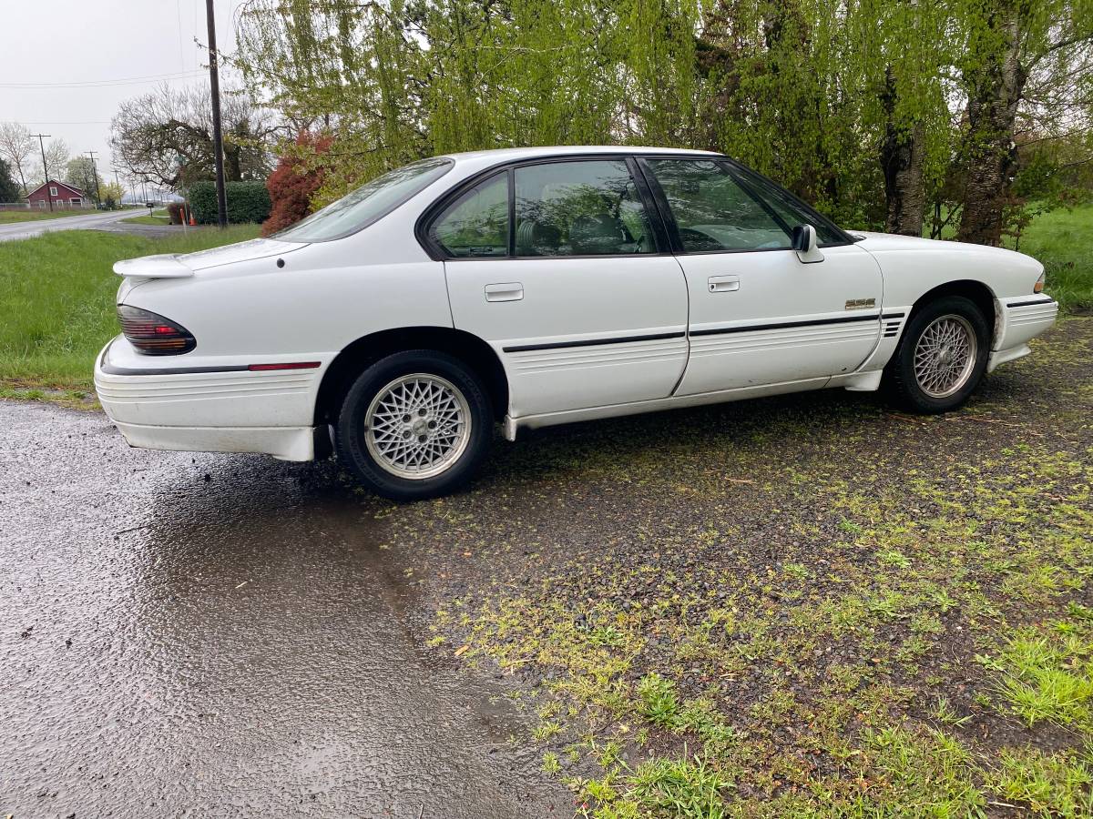 Pontiac-bonneville-1993-white-2