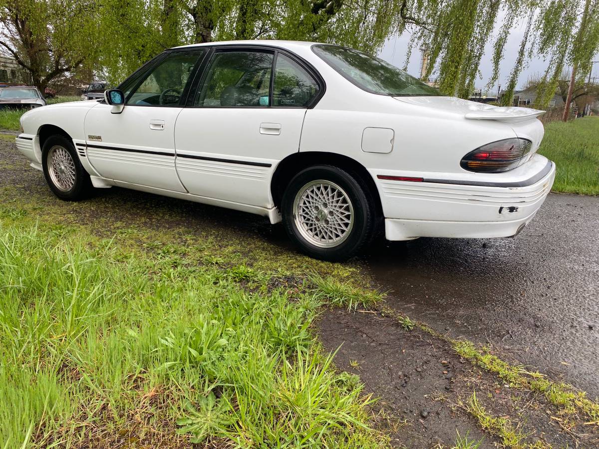 Pontiac-bonneville-1993-white-3