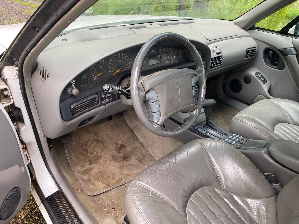 Pontiac-bonneville-1993-white-5