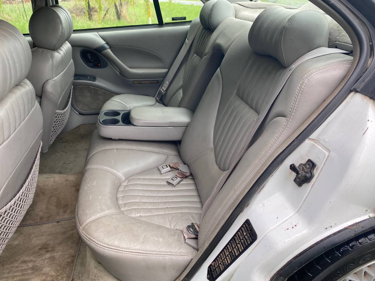 Pontiac-bonneville-1993-white-8