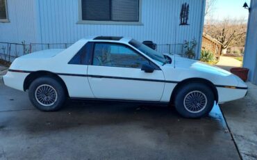 Pontiac-fiero-1985