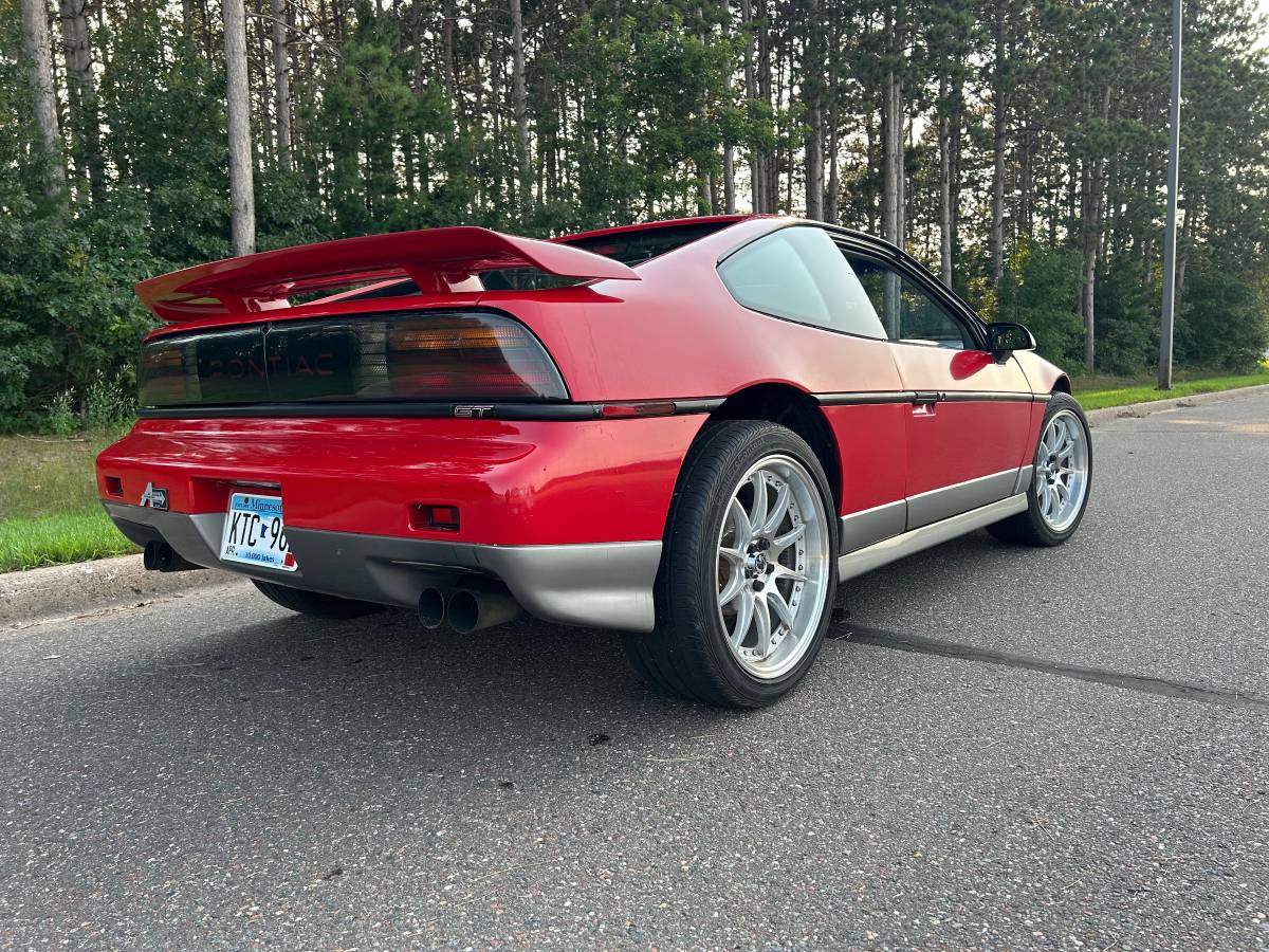 Pontiac-fiero-gt-1986-red-20