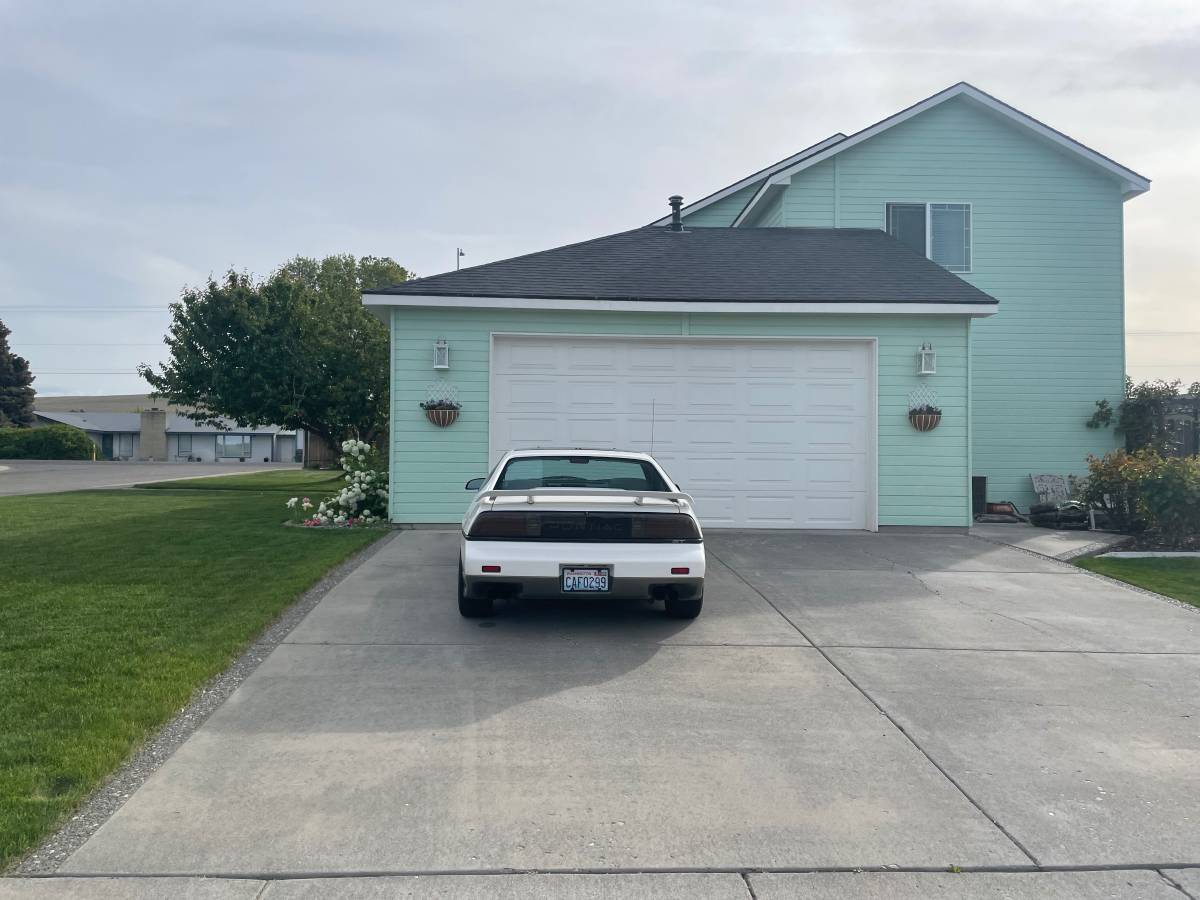 Pontiac-fiero-gt-1987-white-1