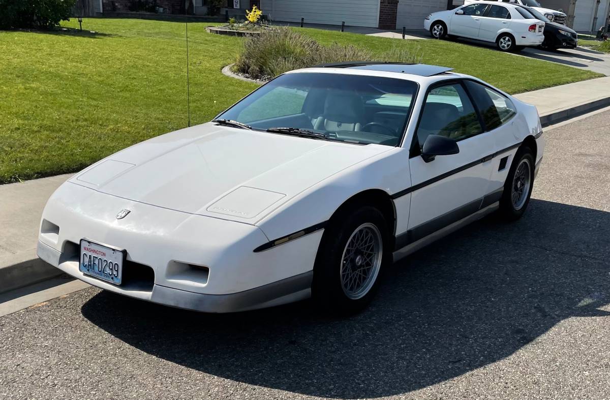 Pontiac-fiero-gt-1987-white-3