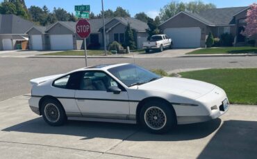 Pontiac-fiero-gt-1987-white