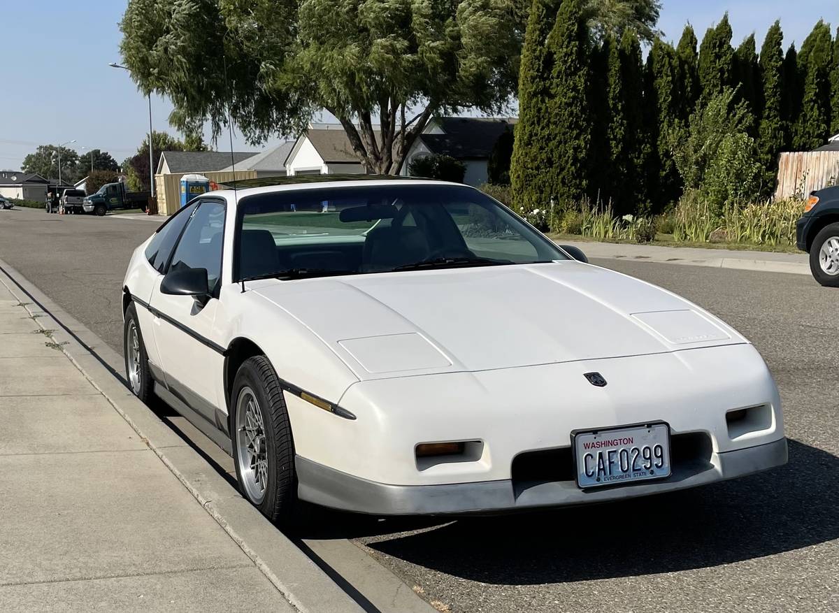Pontiac-fiero-gt-1987-white-4