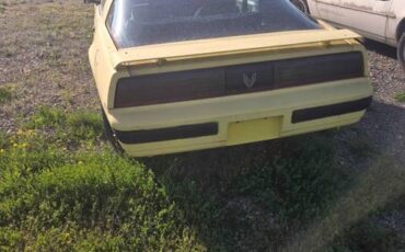 Pontiac-firebird-1986-yellow-4