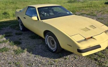 Pontiac-firebird-1986-yellow
