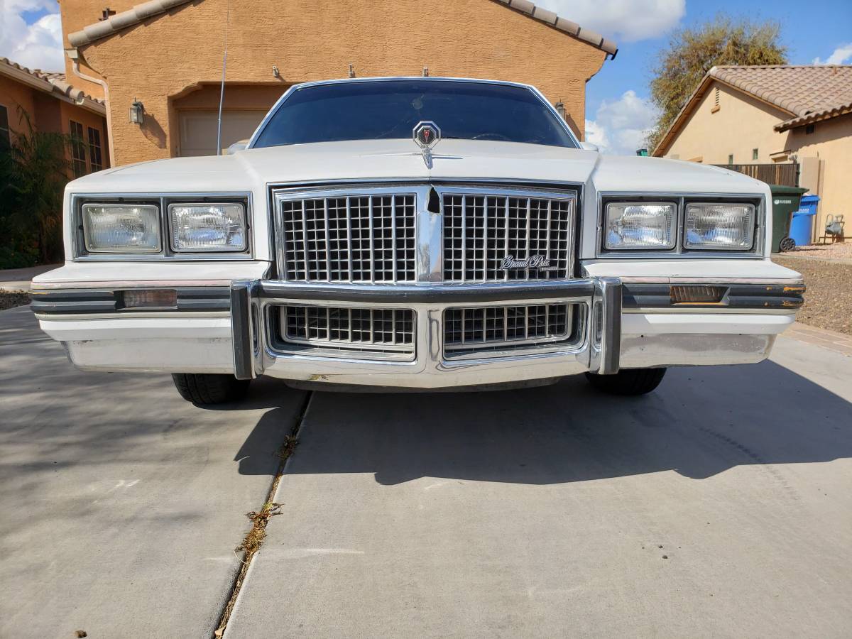 Pontiac-grand-prix-1986-white-1