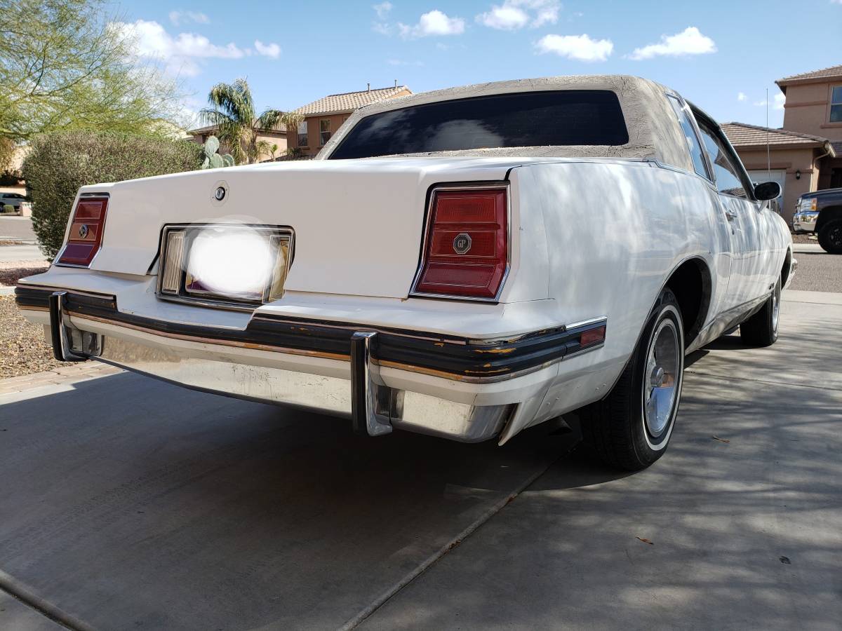 Pontiac-grand-prix-1986-white-4