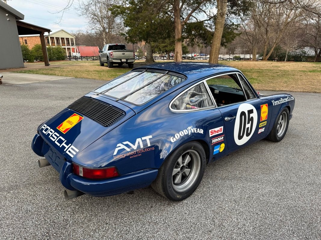Porsche-911-1971-2