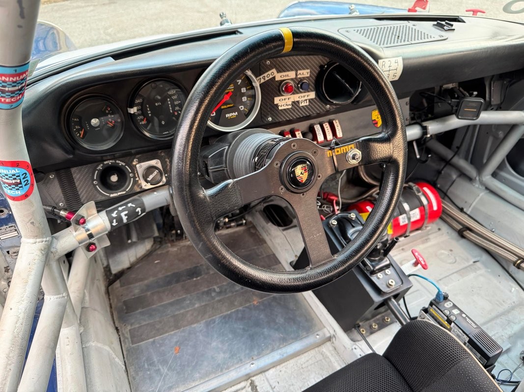 Porsche-911-1971-23
