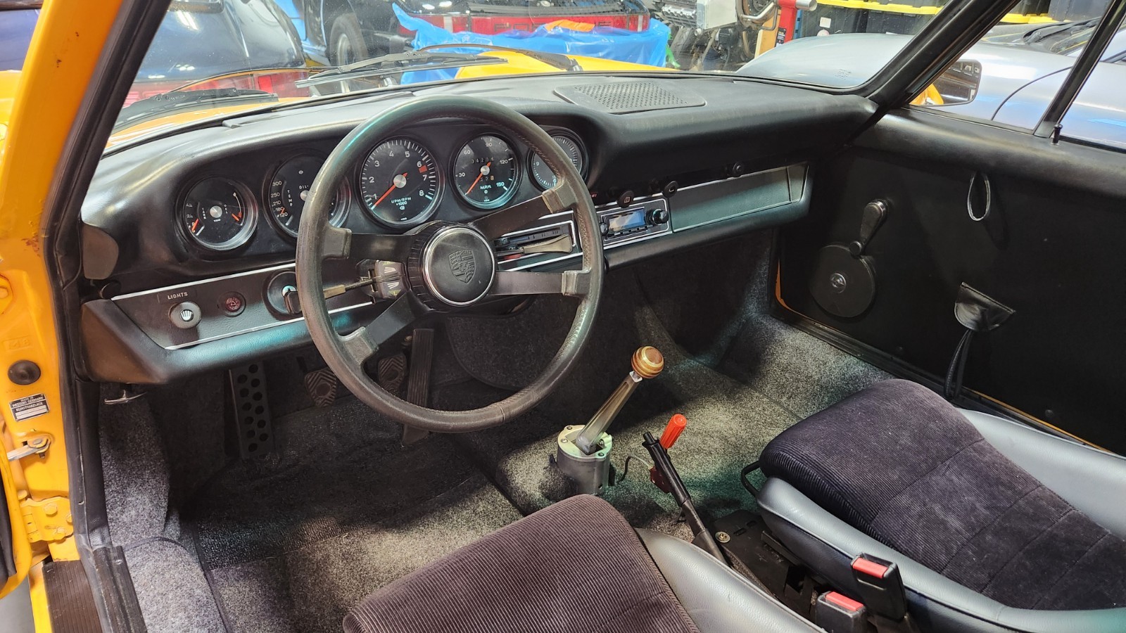 Porsche-911-1973-Coupe-8