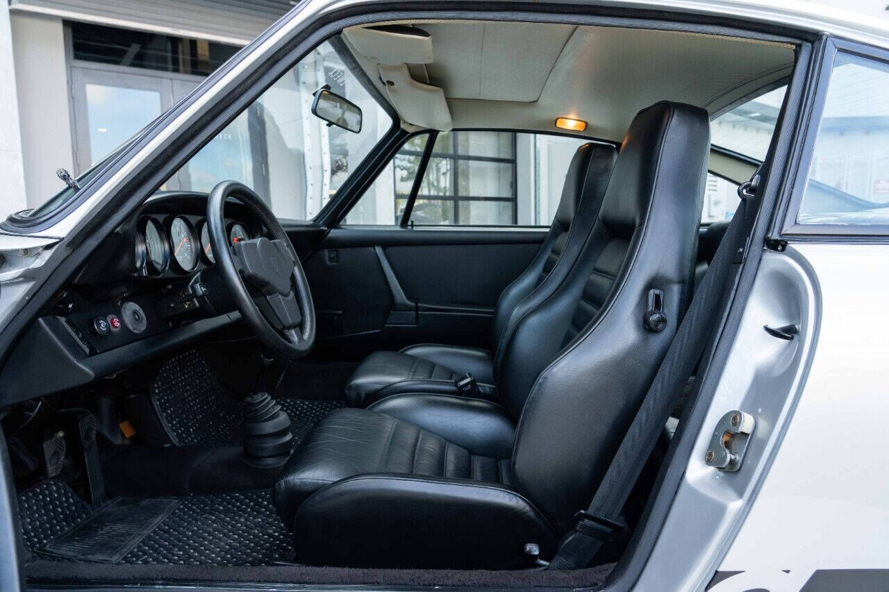 Porsche-911-1975-Coupe-6