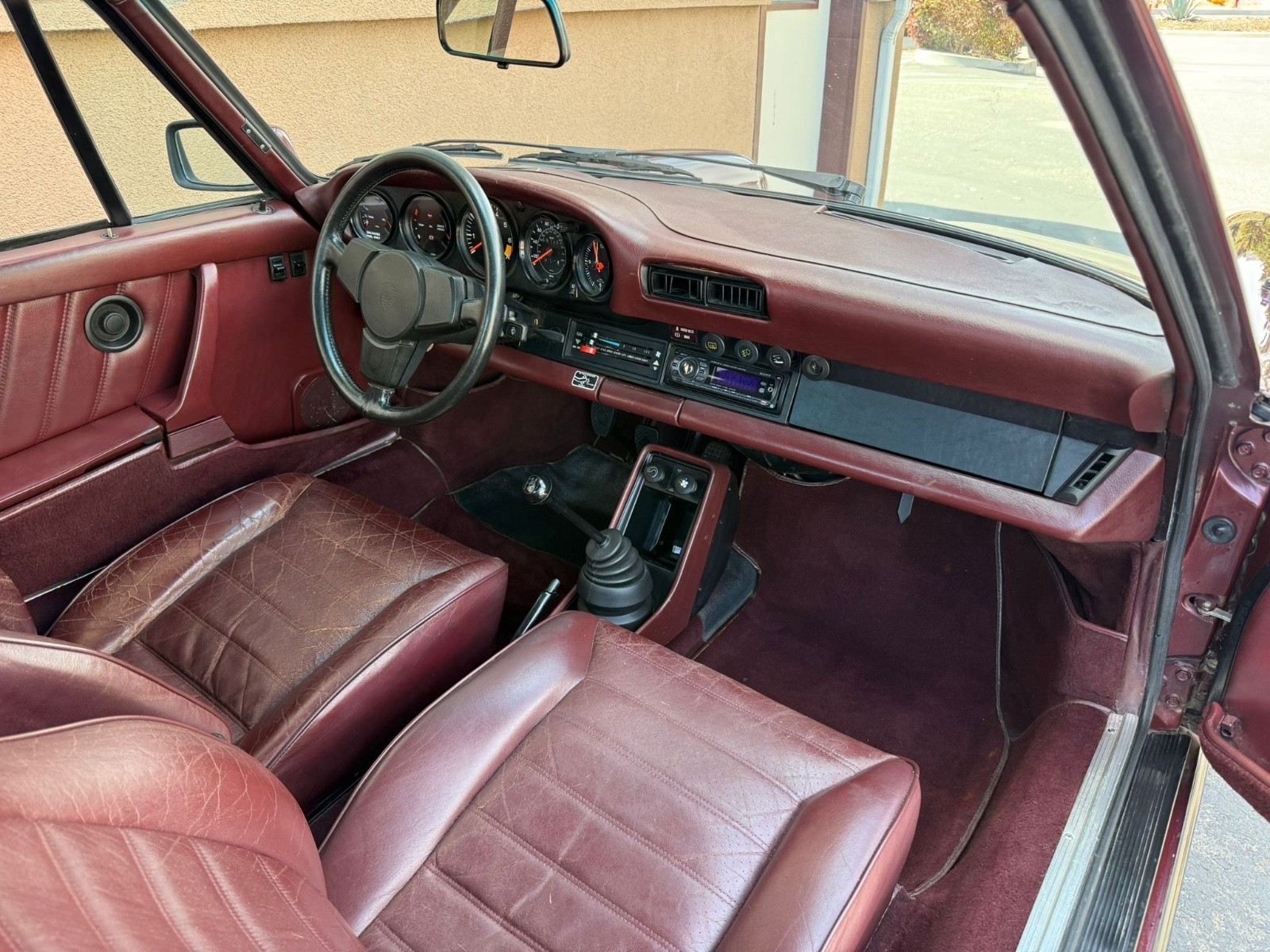 Porsche-911-1983-10