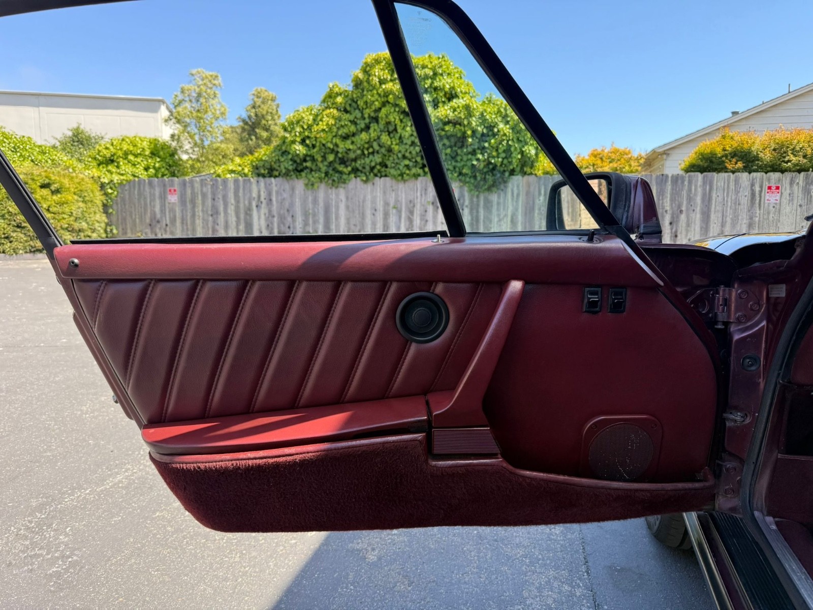 Porsche-911-1983-14