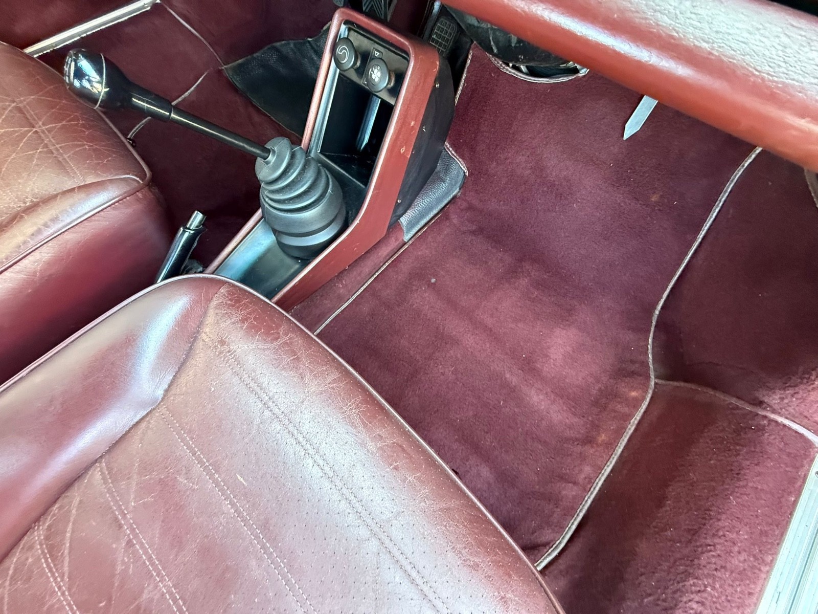 Porsche-911-1983-16