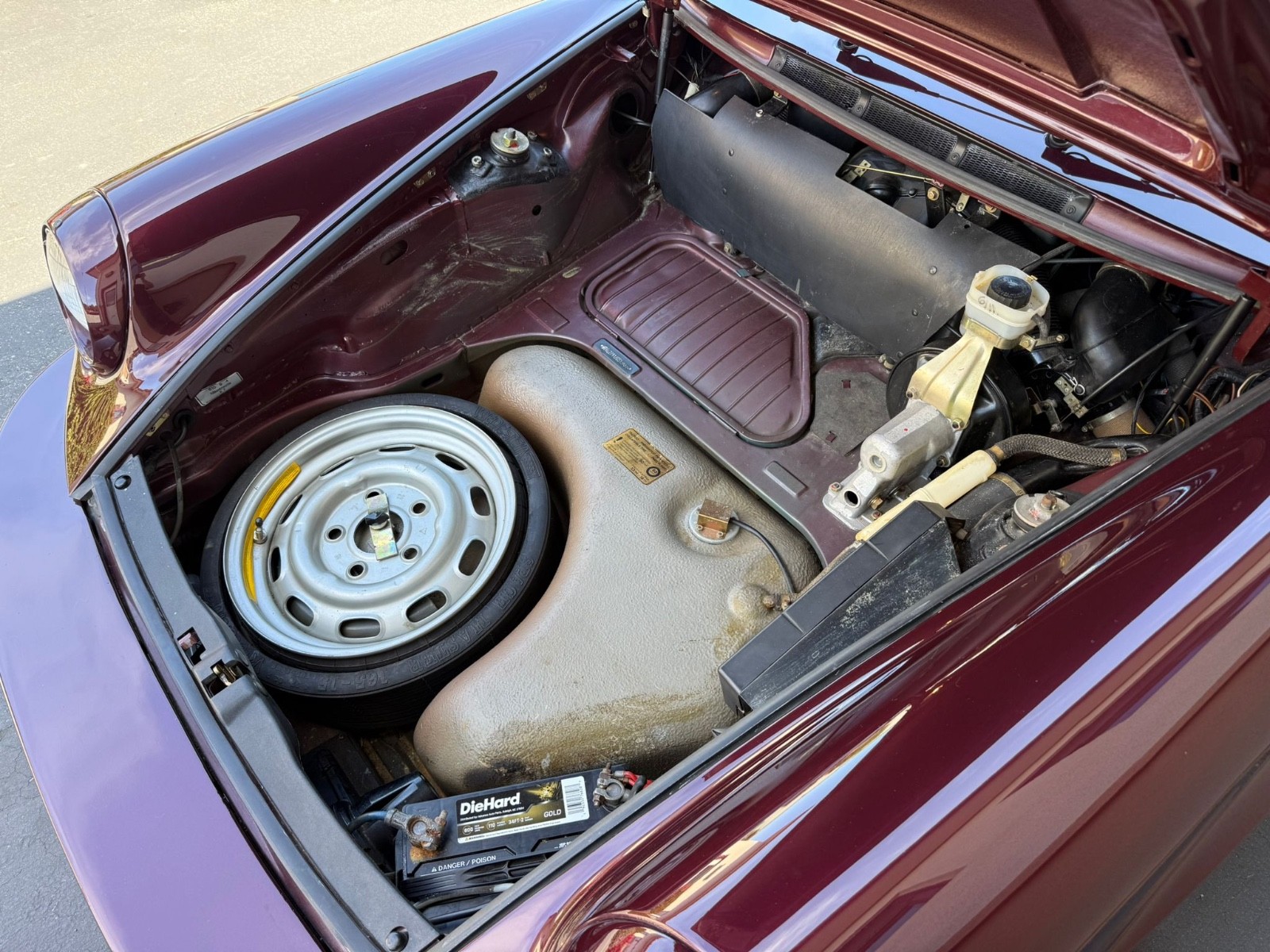 Porsche-911-1983-19