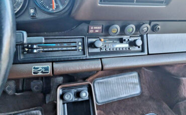 Porsche-911-1983-Coupe-10