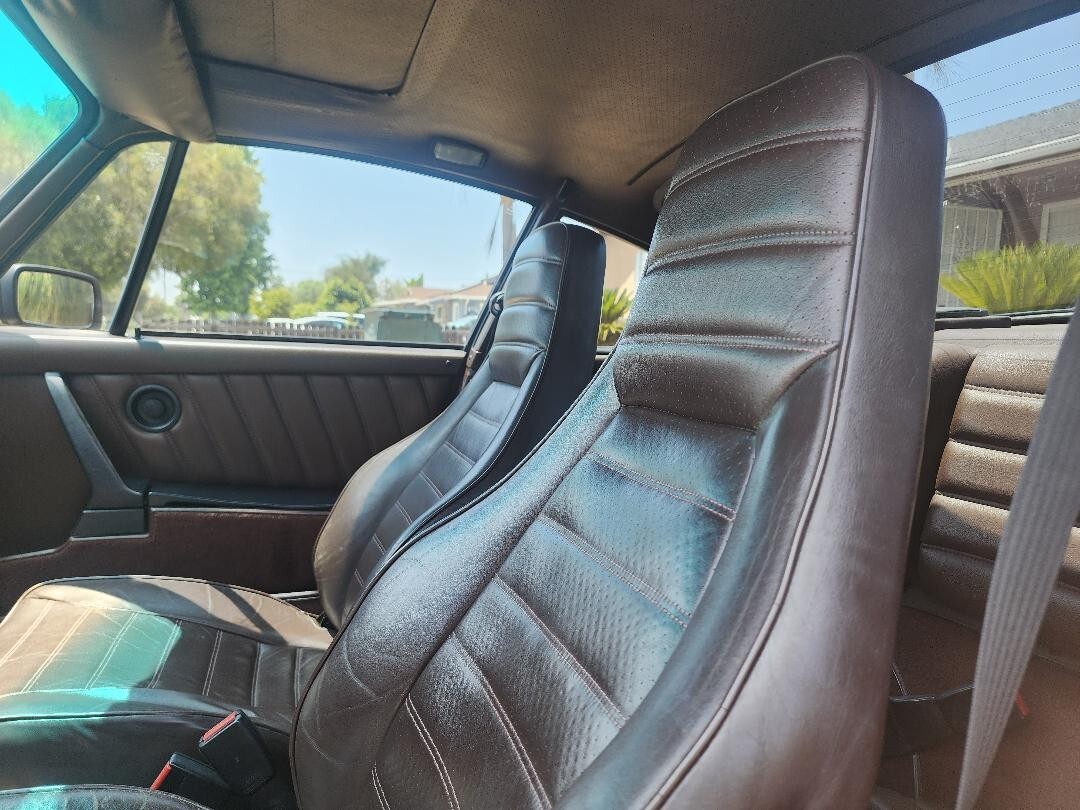 Porsche-911-1983-Coupe-12