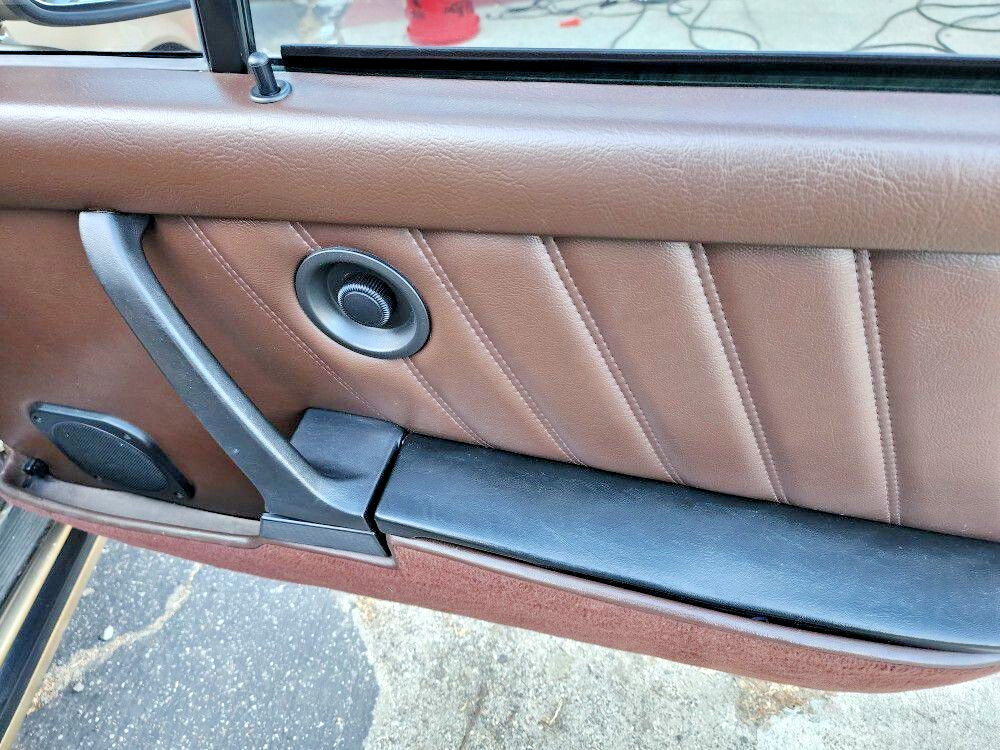 Porsche-911-1983-Coupe-14