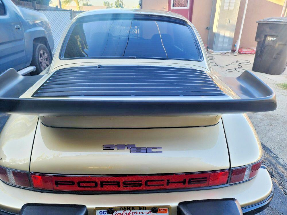 Porsche-911-1983-Coupe-15