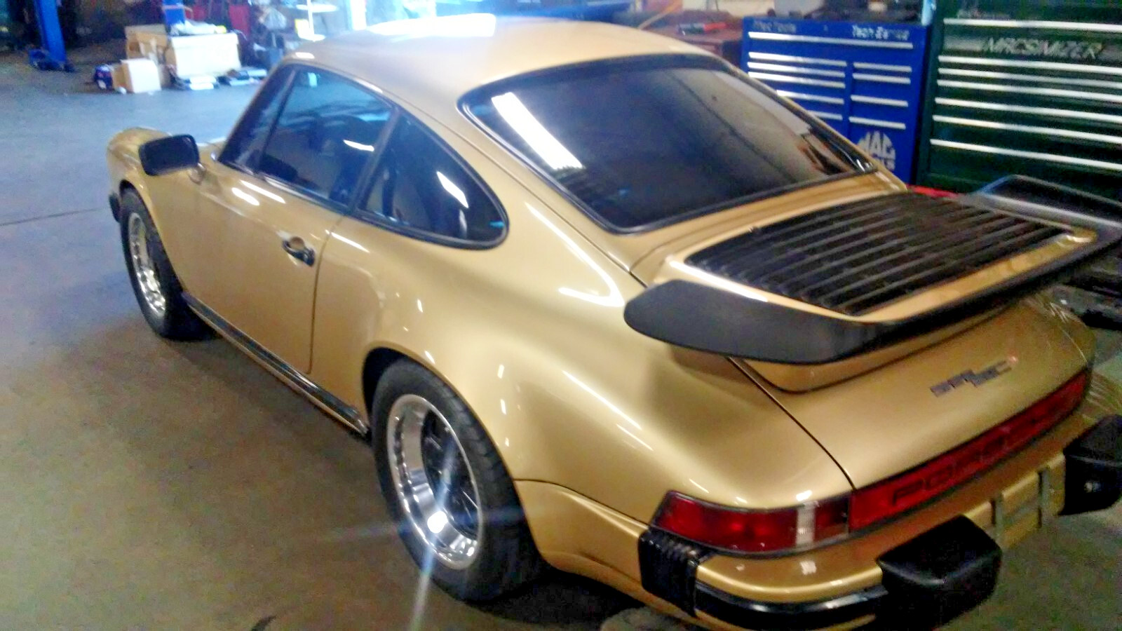 Porsche-911-1983-Coupe-8